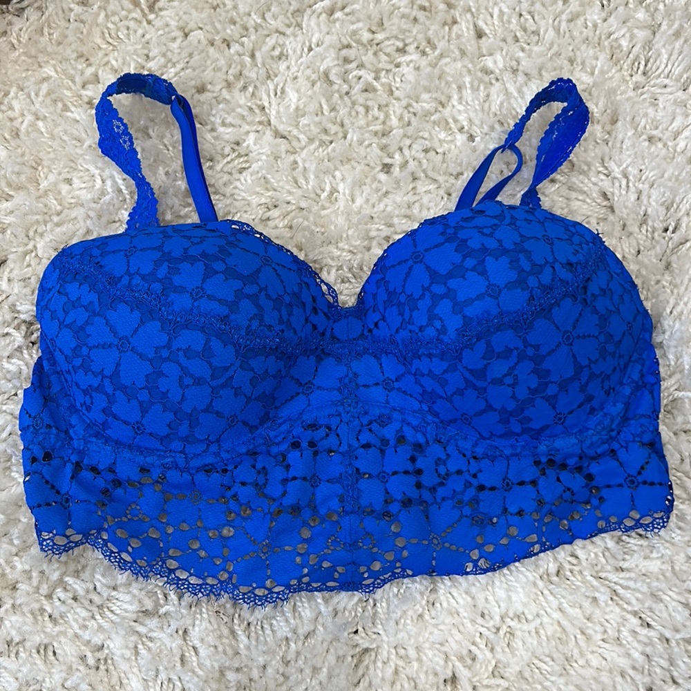 L/G (LARGE) VICTORIAS SECRET BLUE LACE BRALETTE